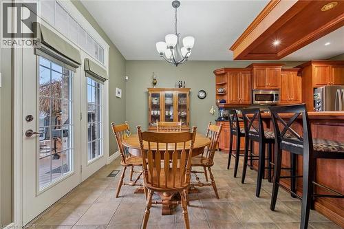 285 Deer Ridge Drive, Kitchener, ON - Indoor Photo Showing Dining Room