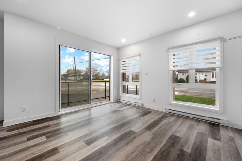 Salon - 101-965 Rue Brébeuf, Sainte-Catherine, QC - Indoor Photo Showing Other Room