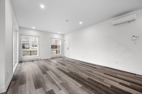 Salon - 101-965 Rue Brébeuf, Sainte-Catherine, QC - Indoor Photo Showing Other Room