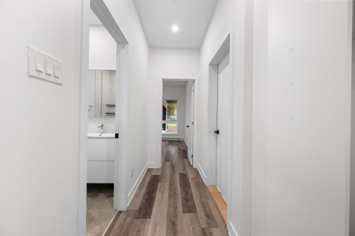 Corridor - 101-965 Rue Brébeuf, Sainte-Catherine, QC - Indoor Photo Showing Other Room