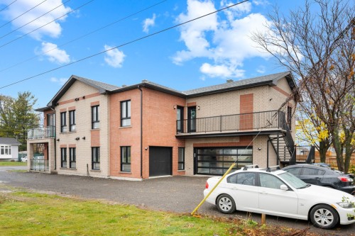 Face arrière - 101-965 Rue Brébeuf, Sainte-Catherine, QC - Outdoor