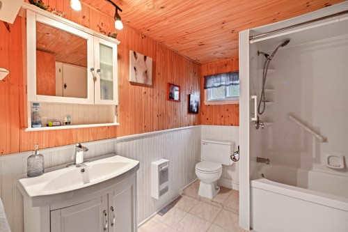 Salle de bains - 72 9E Rang, Sainte-Brigide-D'Iberville, QC - Indoor Photo Showing Bathroom