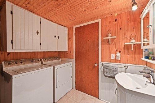 Salle de bains - 72 9E Rang, Sainte-Brigide-D'Iberville, QC - Indoor Photo Showing Laundry Room