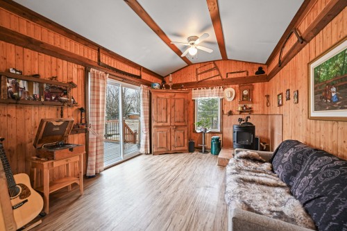 Salon - 72 9E Rang, Sainte-Brigide-D'Iberville, QC - Indoor With Fireplace