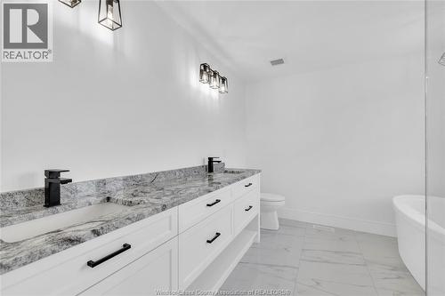 7355 Garnet, Mcgregor, ON - Indoor Photo Showing Bathroom