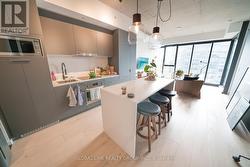 821 - 170 BAYVIEW AVENUE Toronto, ON M5A 0M4