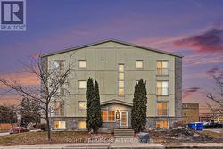 202 - 646 CUMMINGS AVENUE Ottawa, ON K1K 2K6