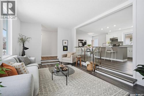 102 Dore Crescent, Saskatoon, SK - Indoor Photo Showing Living Room