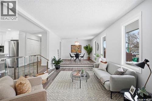 102 Dore Crescent, Saskatoon, SK - Indoor Photo Showing Living Room