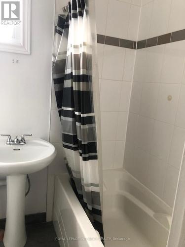 129 Pamilla Street, Ottawa, ON - Indoor Photo Showing Bathroom