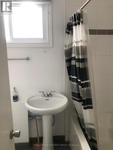 129 Pamilla Street, Ottawa, ON - Indoor Photo Showing Bathroom