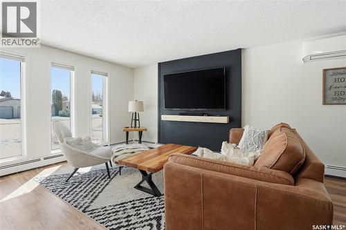 1643 General Crescent, Moose Jaw, SK - Indoor Photo Showing Living Room