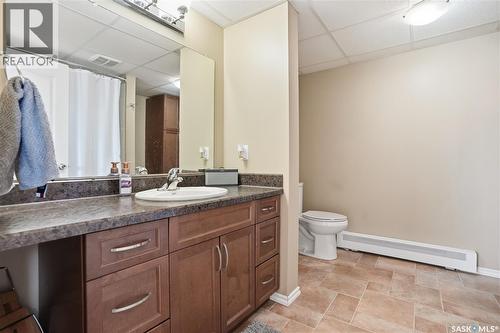 1643 General Crescent, Moose Jaw, SK - Indoor Photo Showing Bathroom