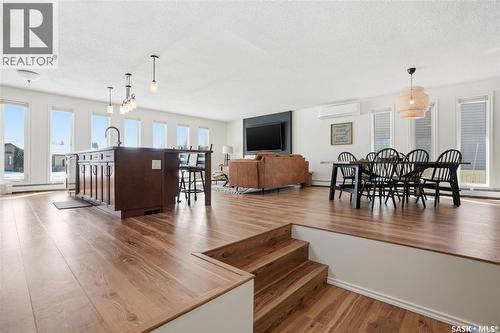 1643 General Crescent, Moose Jaw, SK - Indoor Photo Showing Living Room