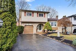 4 FALCON COURT  Whitby (Blue Grass Meadows), ON L1N 6V5