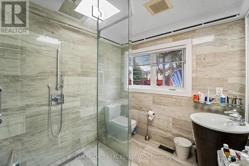 1434 Petrie Way, Mississauga, ON - Indoor Photo Showing Bathroom