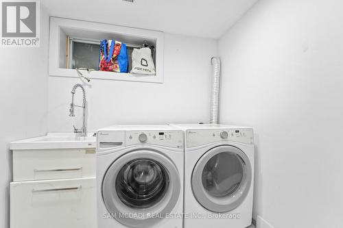 1434 Petrie Way, Mississauga, ON - Indoor Photo Showing Laundry Room