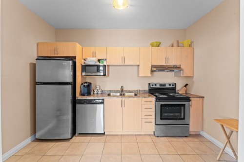 Common room - 202-1324 Rue Notre-Dame, Repentigny (Repentigny), QC - Indoor Photo Showing Kitchen With Double Sink