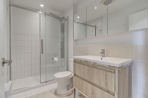 Bathroom - 1406-2117 Rue Tupper, Montréal (Ville-Marie), QC - Indoor Photo Showing Bathroom