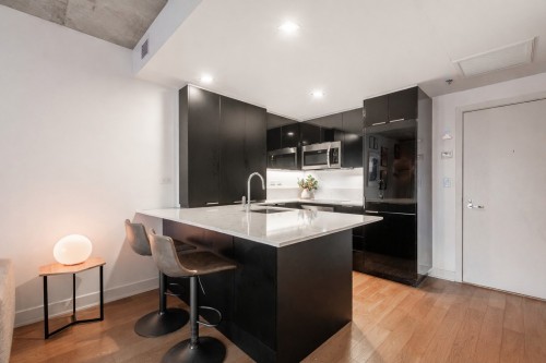 Kitchen - 914-700 Rue St-Paul O., Montréal (Ville-Marie), QC - Indoor Photo Showing Kitchen With Upgraded Kitchen