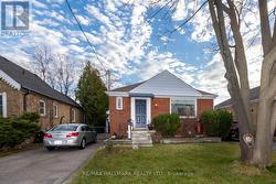 2 - 19 GUILD HALL DRIVE Toronto, ON M1R 3Z7