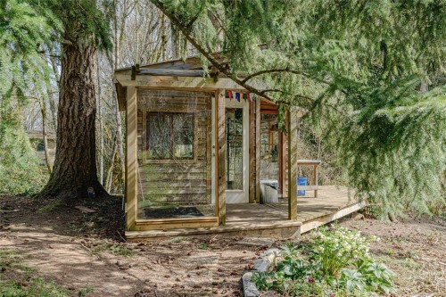 821 Fulford-Ganges Rd, Salt Spring, BC 