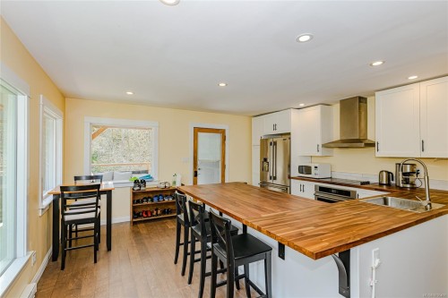 821 Fulford-Ganges Rd, Salt Spring, BC 