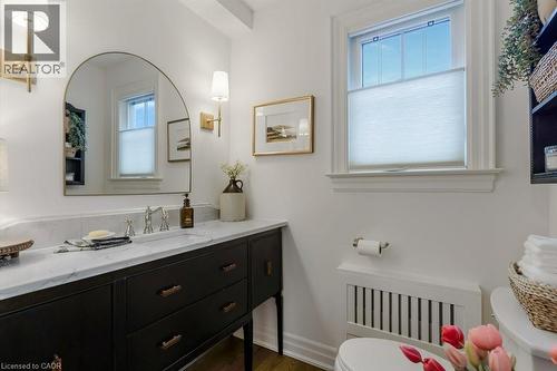 252 Shepherd Avenue, Cambridge, ON - Indoor Photo Showing Bathroom