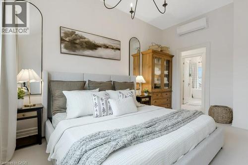 252 Shepherd Avenue, Cambridge, ON - Indoor Photo Showing Bedroom