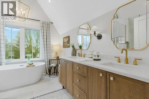 252 Shepherd Avenue, Cambridge, ON - Indoor Photo Showing Bathroom
