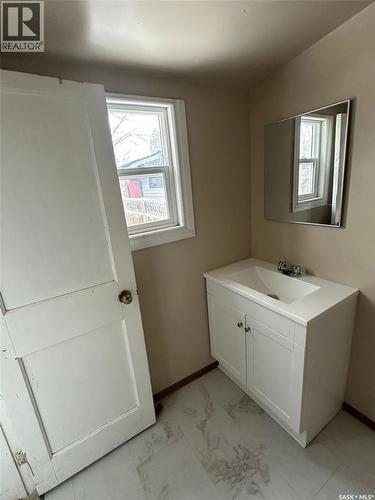 1209 K Avenue S, Saskatoon, SK - Indoor Photo Showing Bathroom