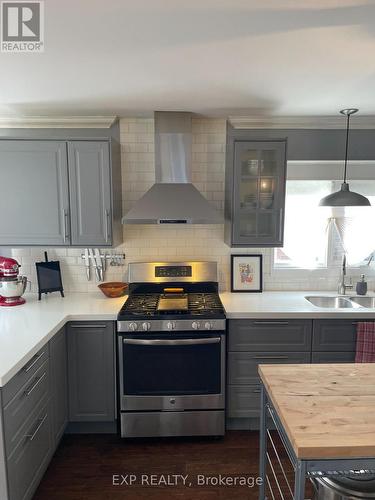 95 Langarth Street E, London South (South B), ON - Indoor Photo Showing Kitchen With Double Sink