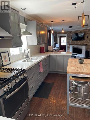 95 Langarth Street E, London South (South B), ON - Indoor Photo Showing Kitchen With Double Sink