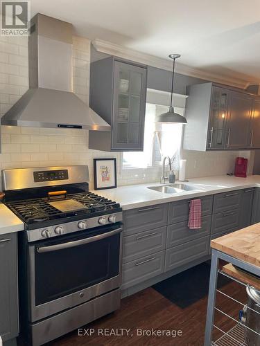95 Langarth Street E, London South (South B), ON - Indoor Photo Showing Kitchen With Double Sink