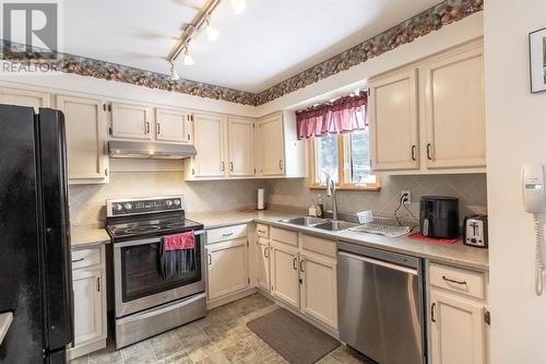 7 Golf Range Cres, Sault Ste. Marie, ON - Indoor Photo Showing Kitchen With Double Sink