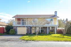 631 Jolly Pl Saanich, BC V8Z 6R9