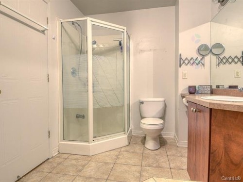 Salle de bains - 102-2964 Rue Montcalm, Vaudreuil-Dorion, QC - Indoor Photo Showing Bathroom