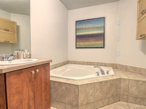 Salle de bains - 102-2964 Rue Montcalm, Vaudreuil-Dorion, QC - Indoor Photo Showing Bathroom