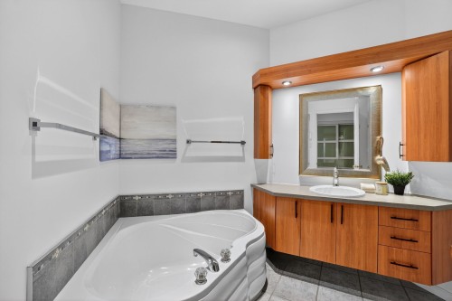 Salle de bains - 105-275 Rue Upper Edison, Saint-Lambert, QC - Indoor Photo Showing Bathroom