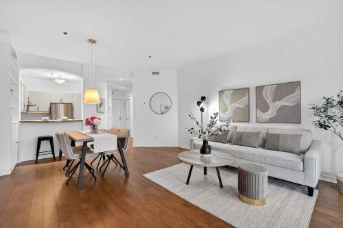 Salon - 105-275 Rue Upper Edison, Saint-Lambert, QC - Indoor Photo Showing Living Room
