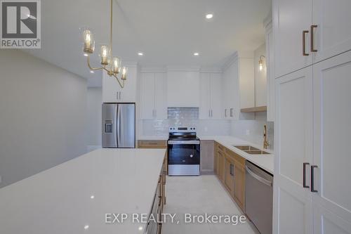 91 Bedell Drive, Mapleton, ON - Indoor Photo Showing Kitchen With Double Sink With Upgraded Kitchen
