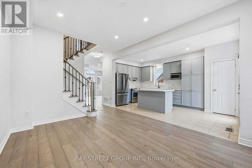 5 Tottenham Court, Markham, ON - Indoor Photo Showing Kitchen