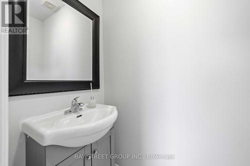 5 Tottenham Court, Markham, ON - Indoor Photo Showing Bathroom