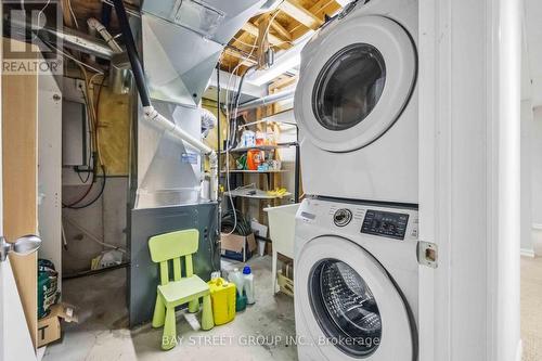 5 Tottenham Court, Markham, ON - Indoor Photo Showing Laundry Room