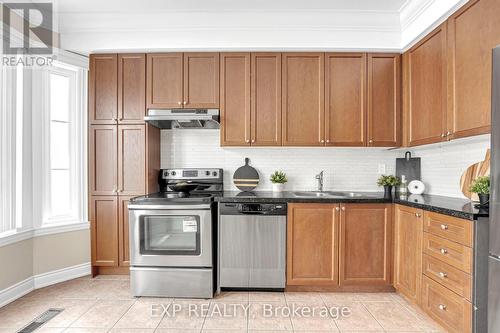 142 HALL STREET  Richmond Hill, ON L4C 4N8