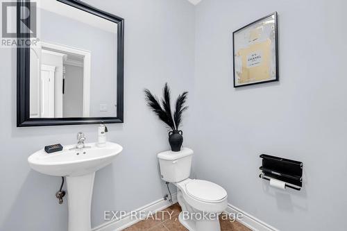 142 Hall Street, Richmond Hill, ON - Indoor Photo Showing Bathroom
