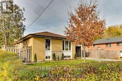 MAIN - 16 STEPHENFRANK ROAD Toronto, ON M1P 3W3