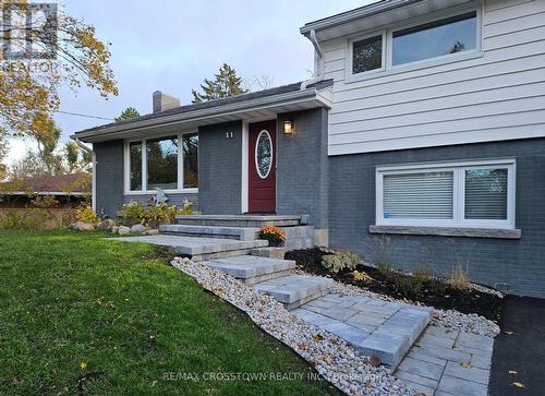 11 CASTLE DRIVE  Barrie, ON L4N 1P7