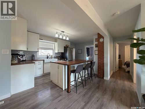 442 Front Street W, Eastend, SK - Indoor Photo Showing Kitchen