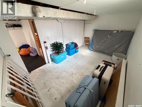 442 Front Street W, Eastend, SK - Indoor